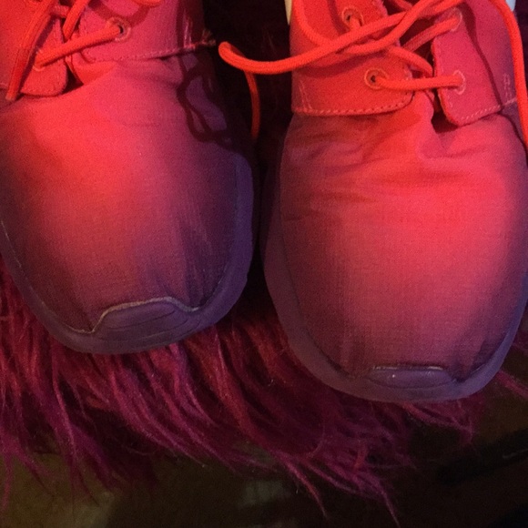 NIKE Red/Purple Roshé Sneakers Size 7.5 Original - Picture 3 of 8